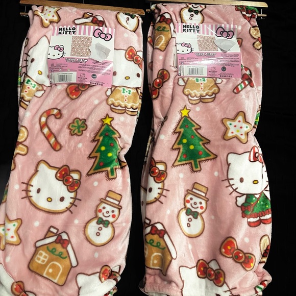 Christmas hello kitty throw blankets bundle of 2